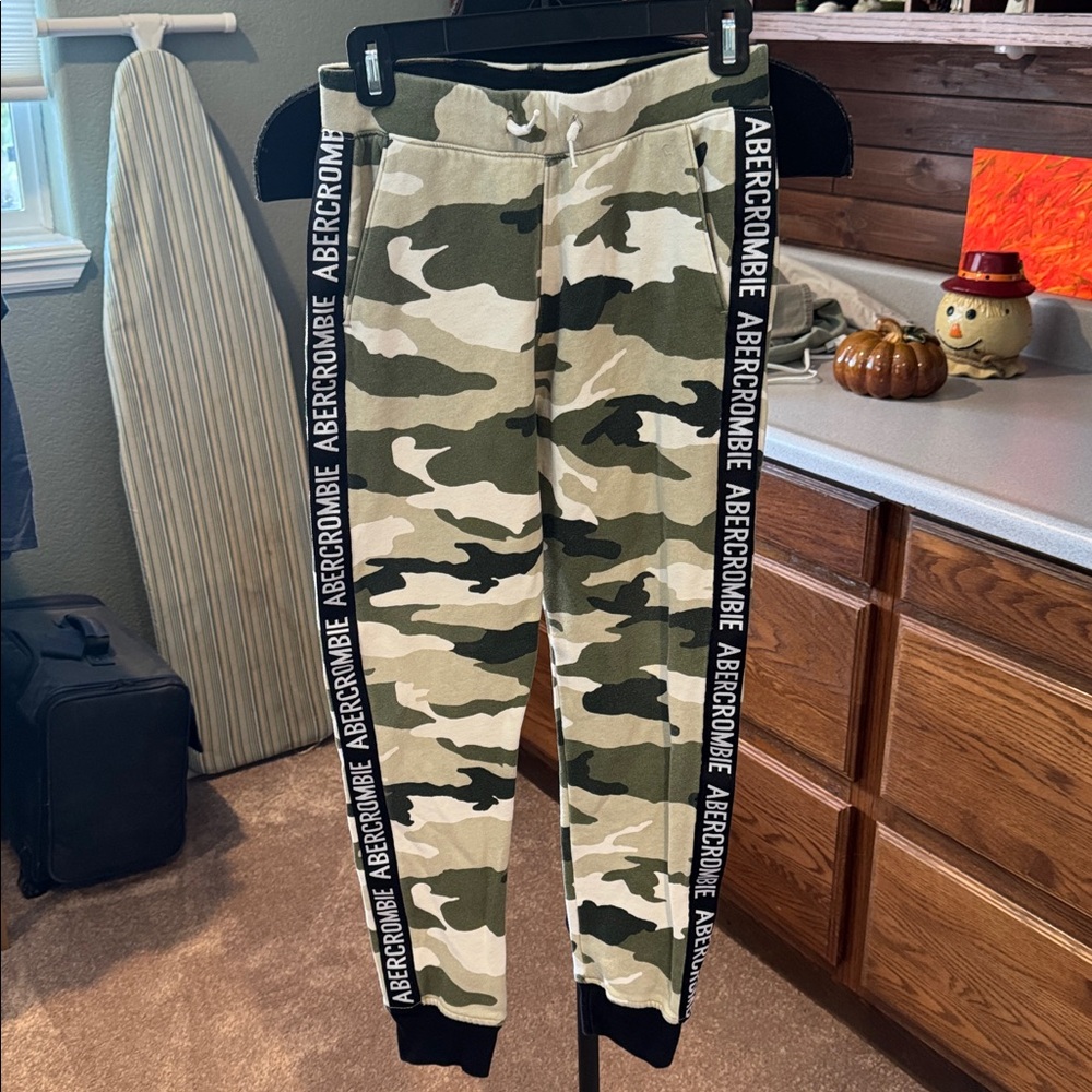 Abercrombie Kids Green Camo Sweatpants